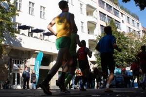 Marathon in Berlin vor der Meeet Haustür