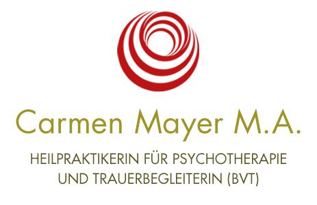 Rote Spirale, darunter in grüner Schrift Carmen Mayer M.A. Heilpraktikerin für Psychotherapie, Trauerbegleiterin (BVT).