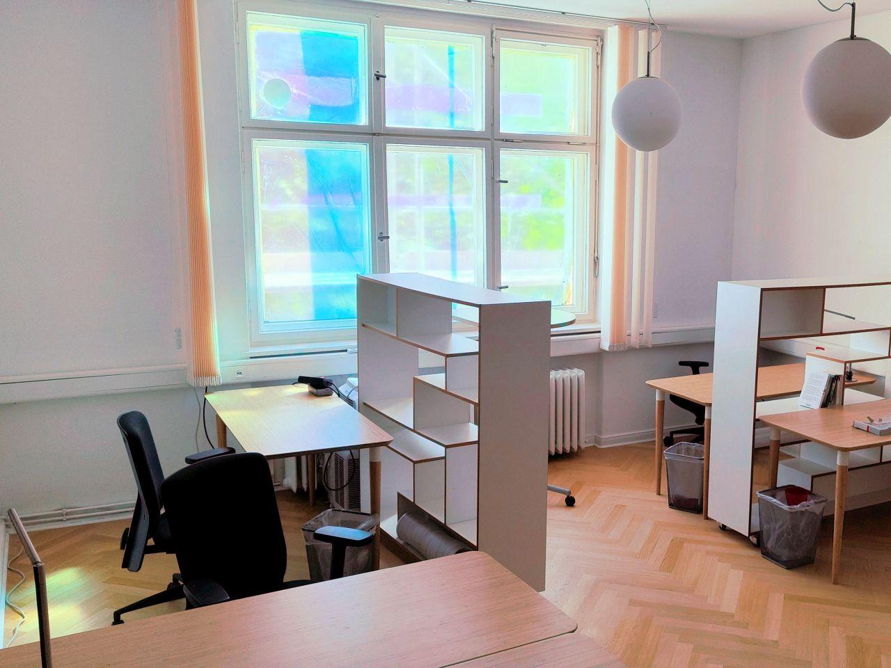 Coworking Bereich von Meeet in Wilmersdorf - Blick auf die Flex-Desks oder Fixed-Desks